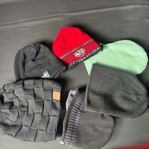 Lot of skully/Beanies